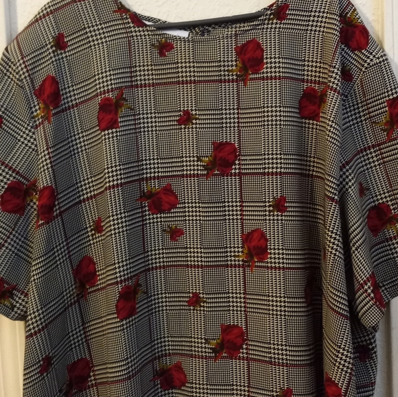 CST Floral Plus Size Blouse - Picture 2 of 7